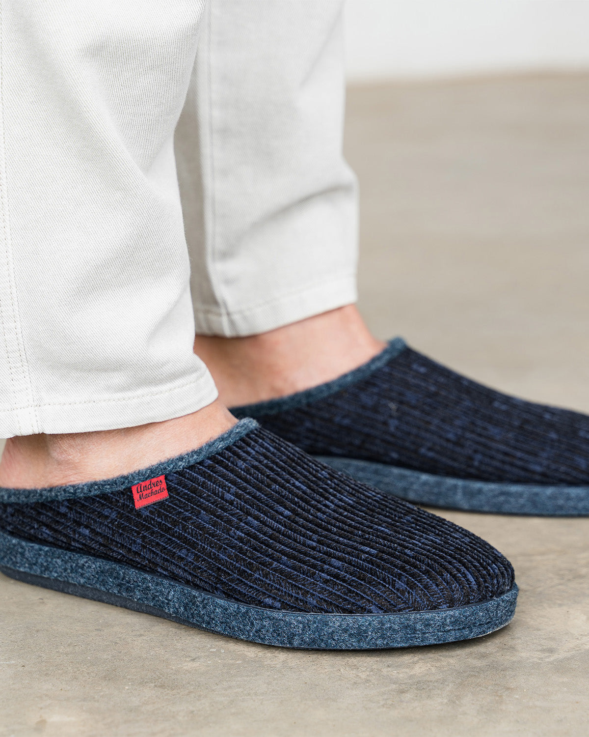 Blue corduroy alpine shoes