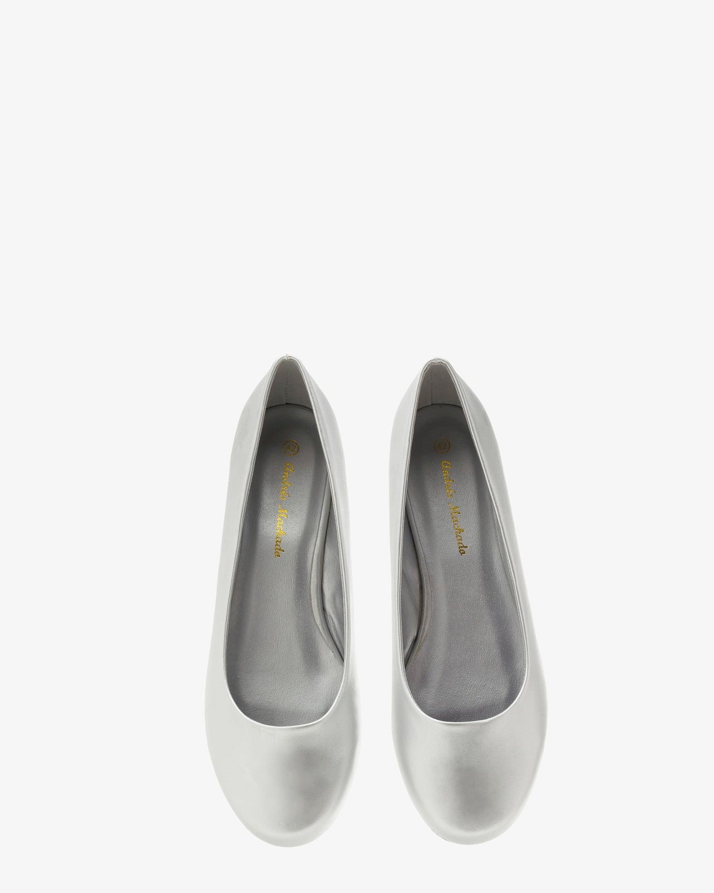 Classic ballet flats in soft silver