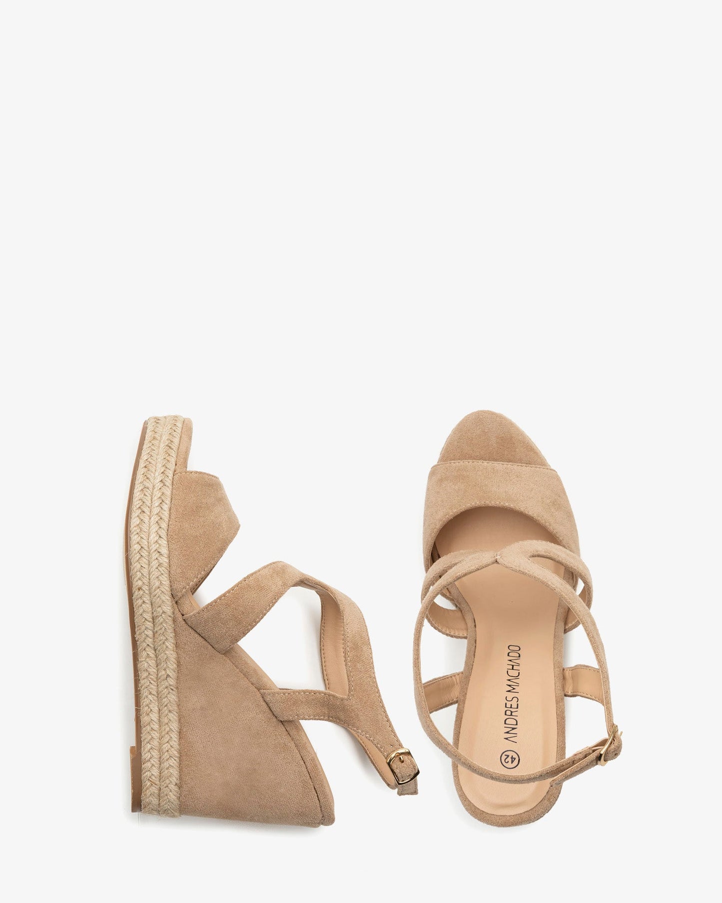 Sandalias en símil ante beige con cuña