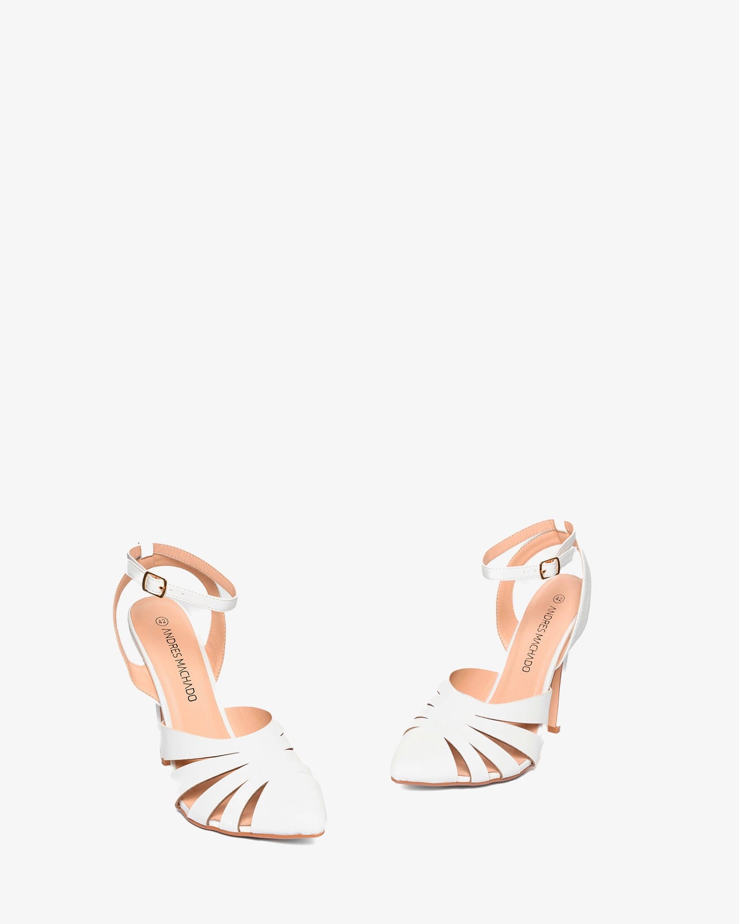 Salón de punta fina en soft blanco