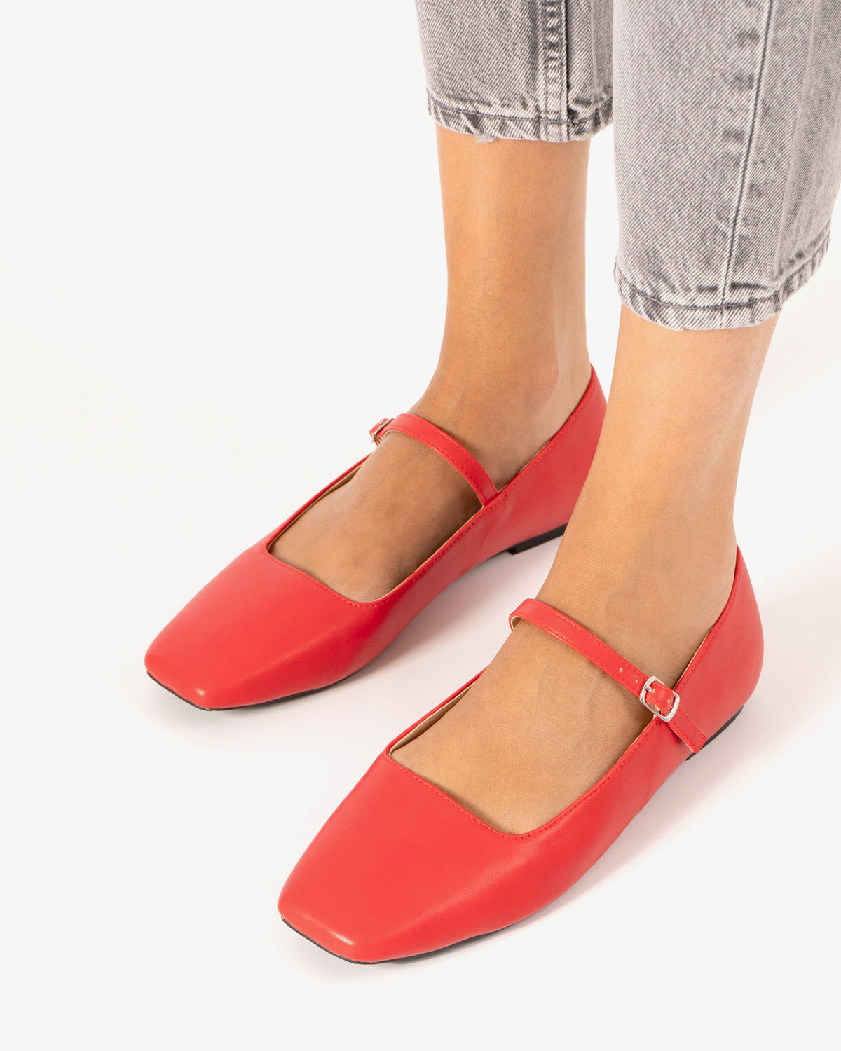 Flat ballerina flats in soft red