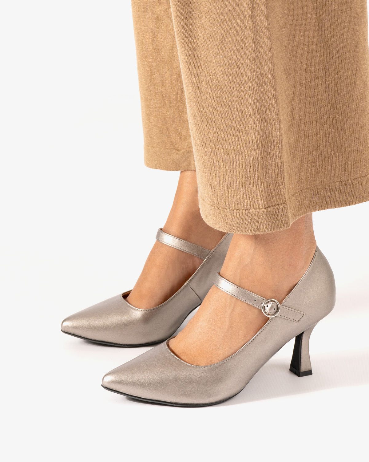 Mary Jane shoes with kitten heel in soft antique silver