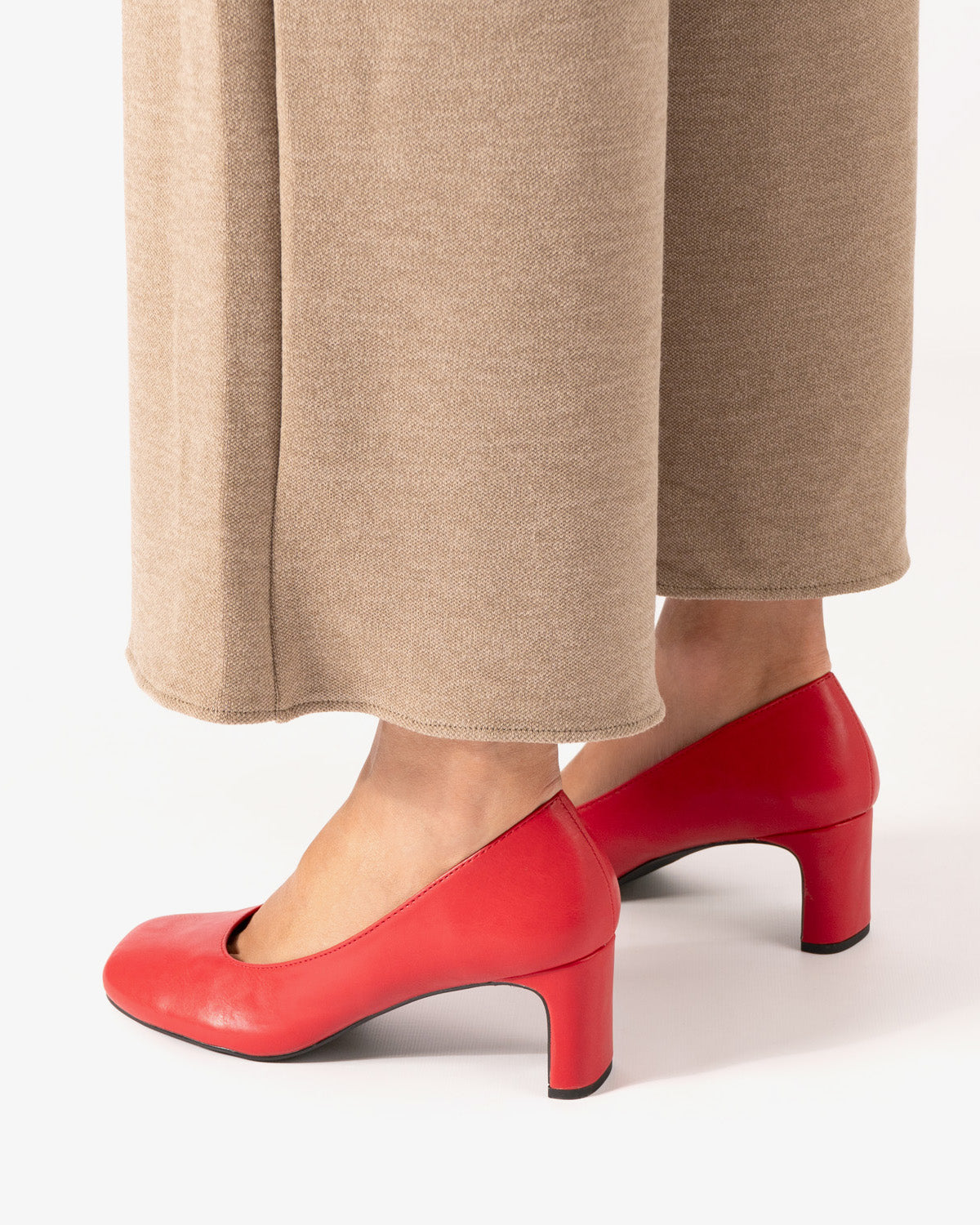 Salón con tacón en soft rojo