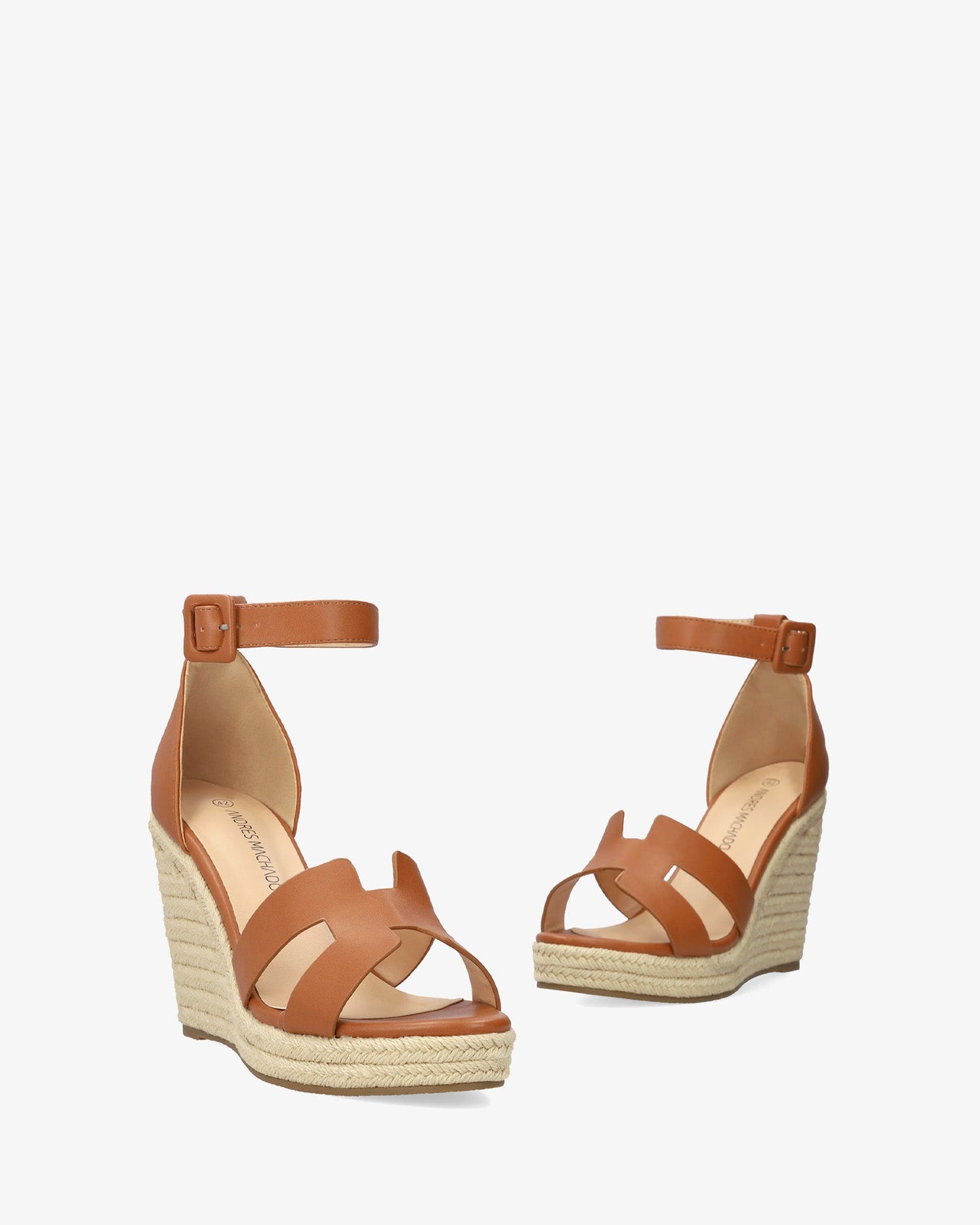 Sandalia en soft camel con cuña de yute