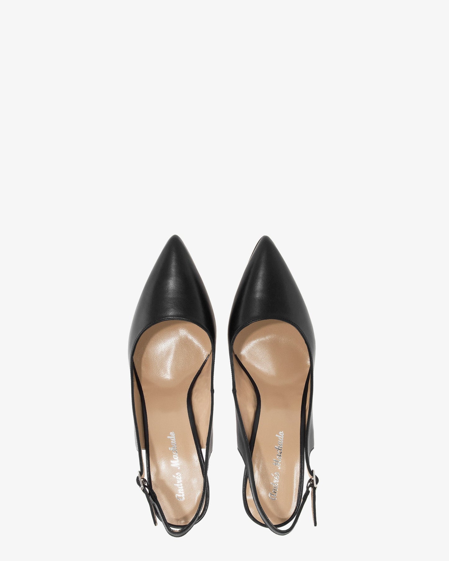 Slingback pump with pointed toe in black leather