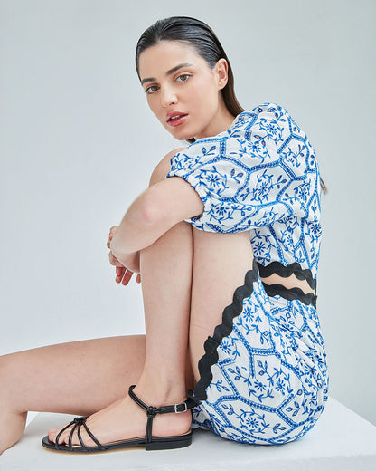 Sandalia plana en piel cuero