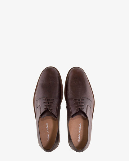 Zapato de piel color marron