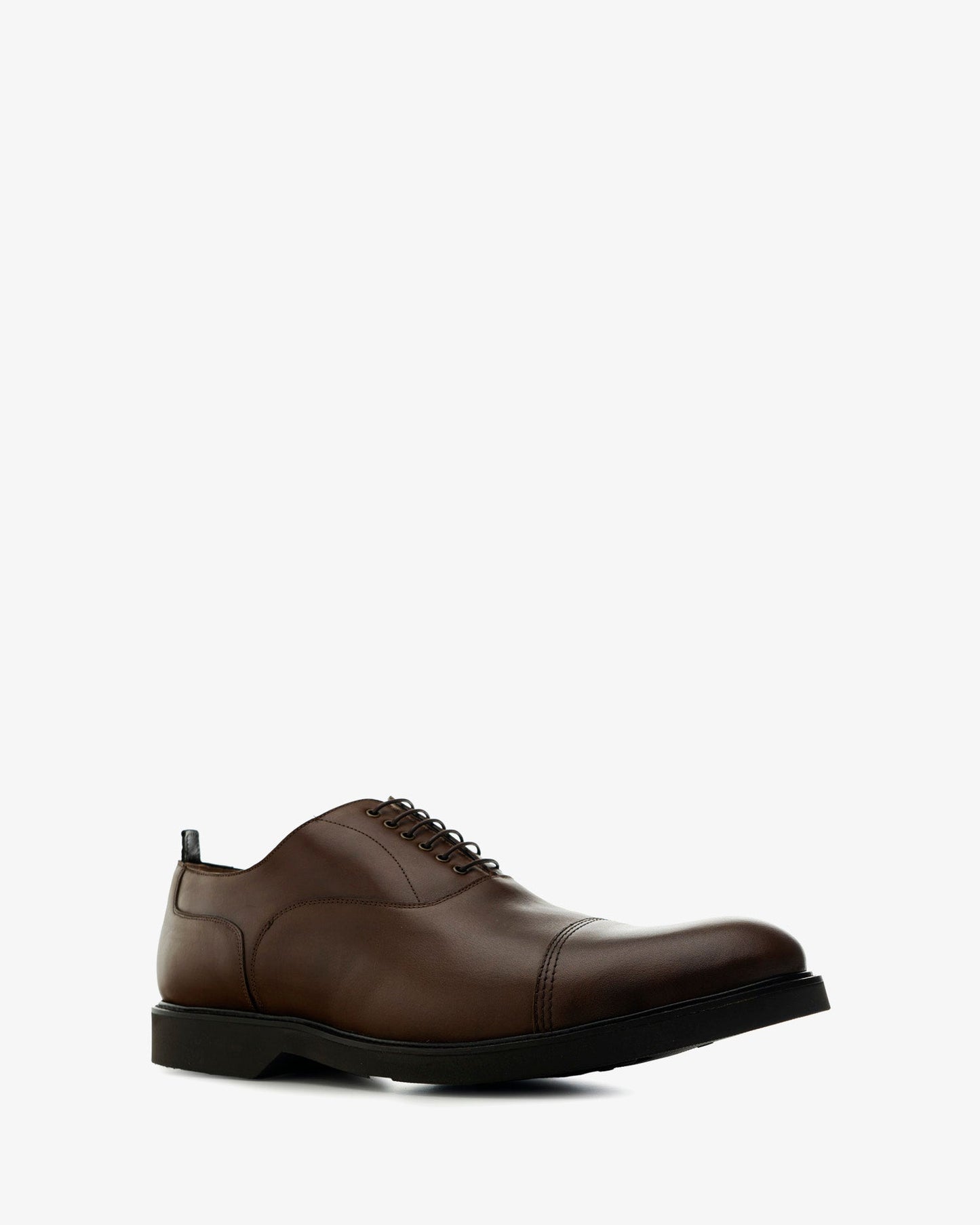 Zapatos estilo oxford en cuero de color marron