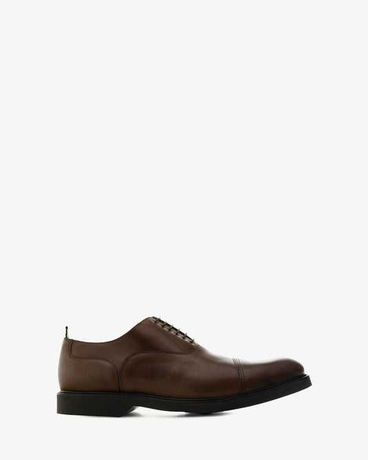 Zapatos estilo oxford en cuero de color marron