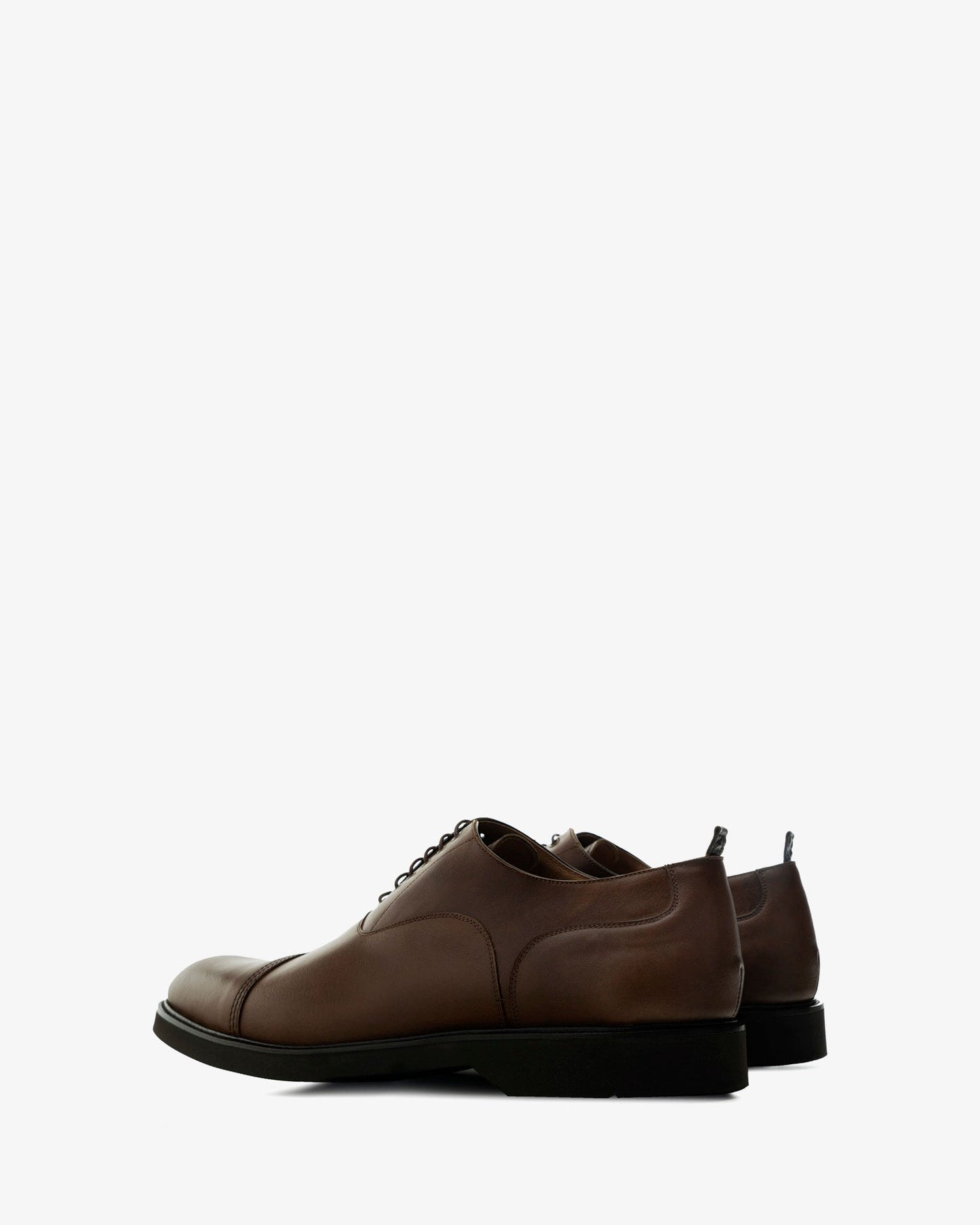 Zapatos estilo oxford en cuero de color marron