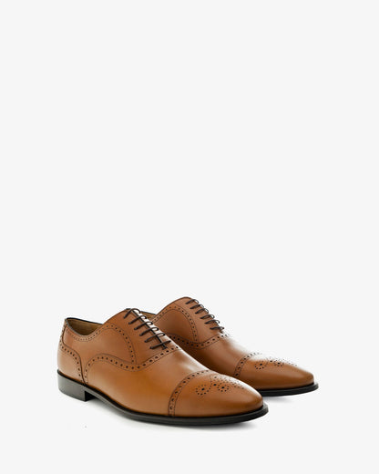 Leather Oxford-style shoes in a tan color