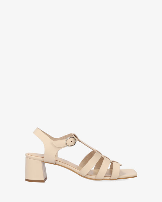 Sandalia con tacón en piel crema