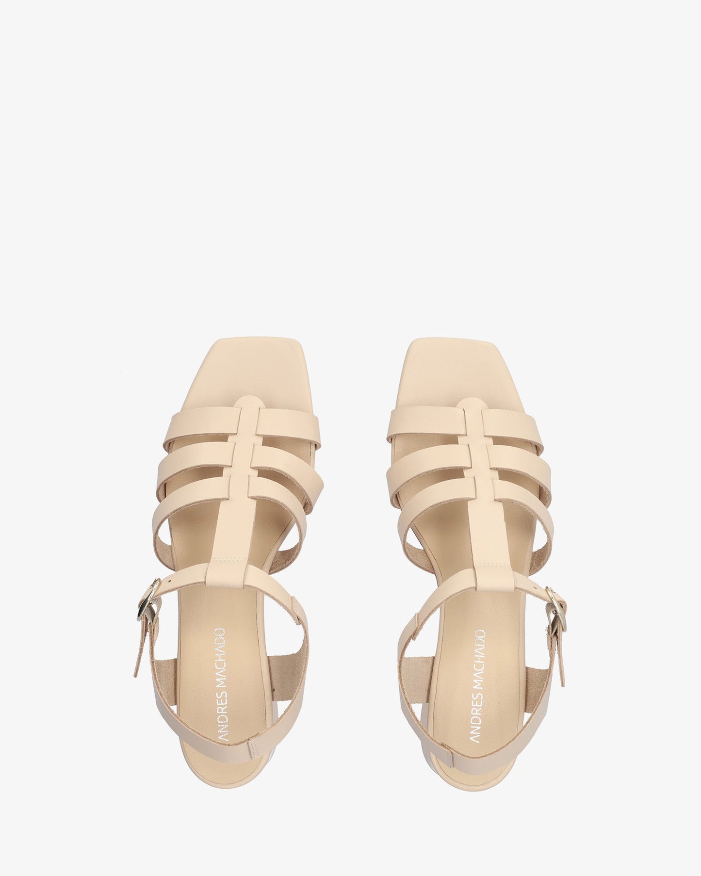 Sandalia con tacón en piel crema