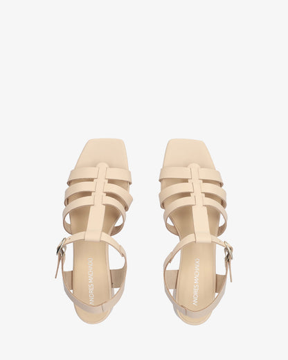 Sandalia con tacón en piel crema