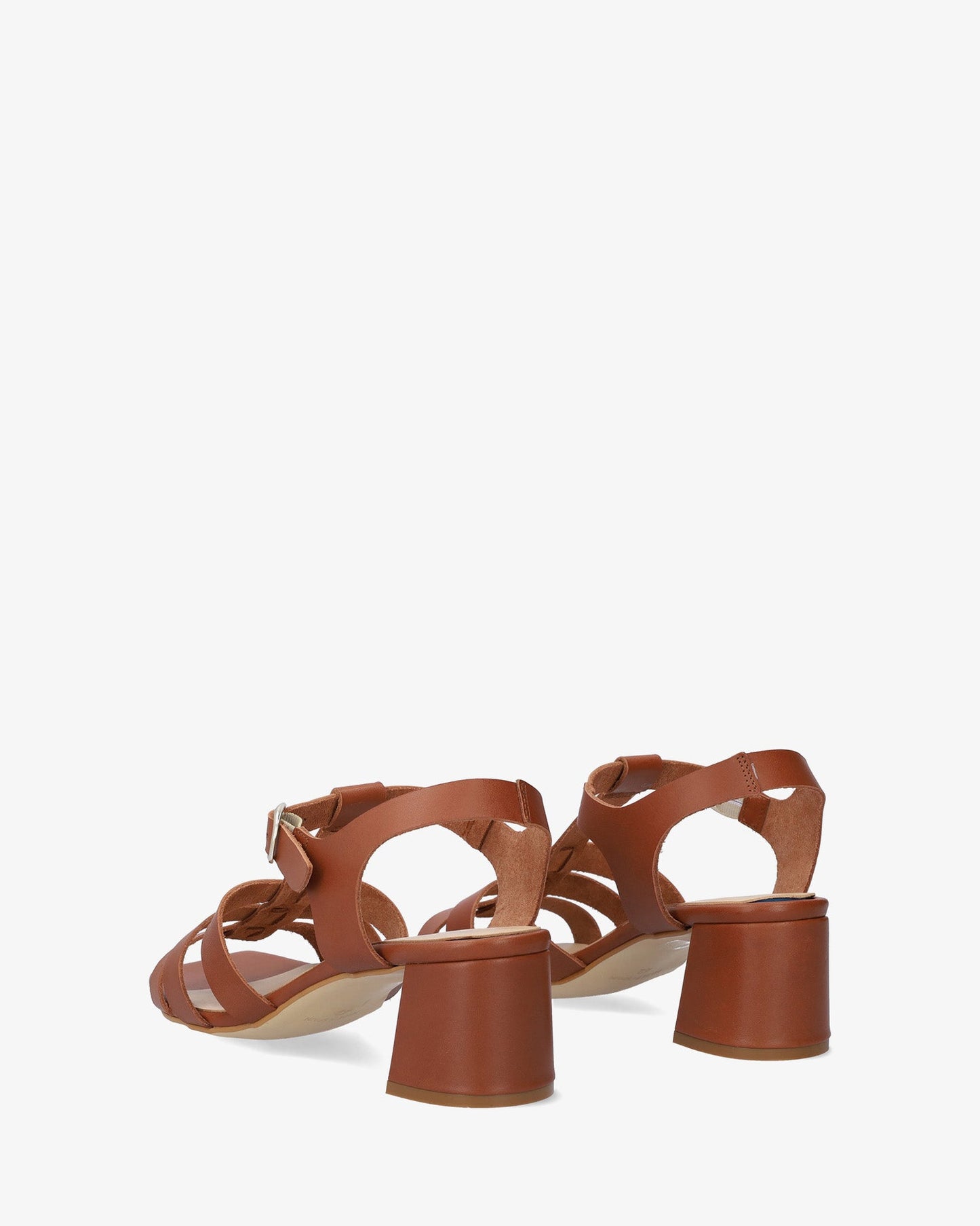 Sandalia con tacón en piel marrón