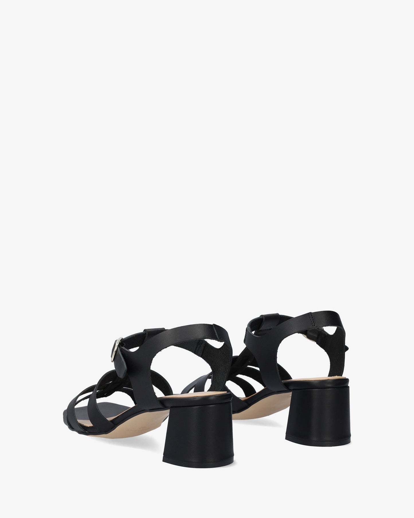 Sandalia con tacón en piel negro