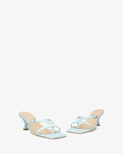 Sandalia con tacón en piel azul