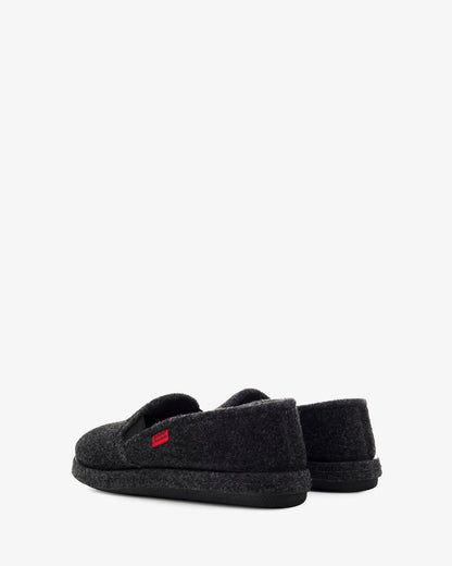 Zapatillas alpinas cerradas negras