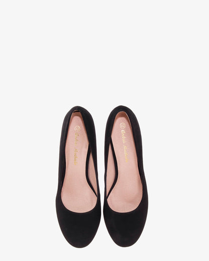 Zapatos de salón retro en simil nobuck negro