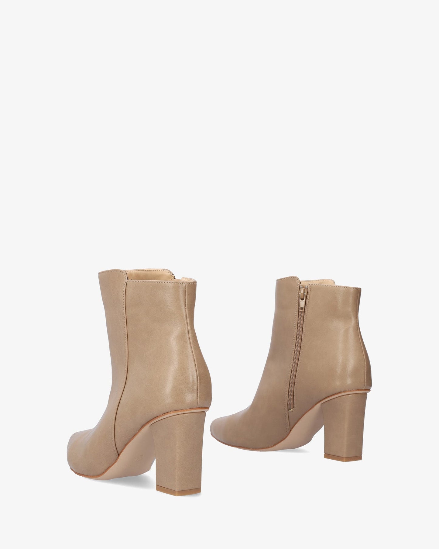 Botín tacón en soft beige