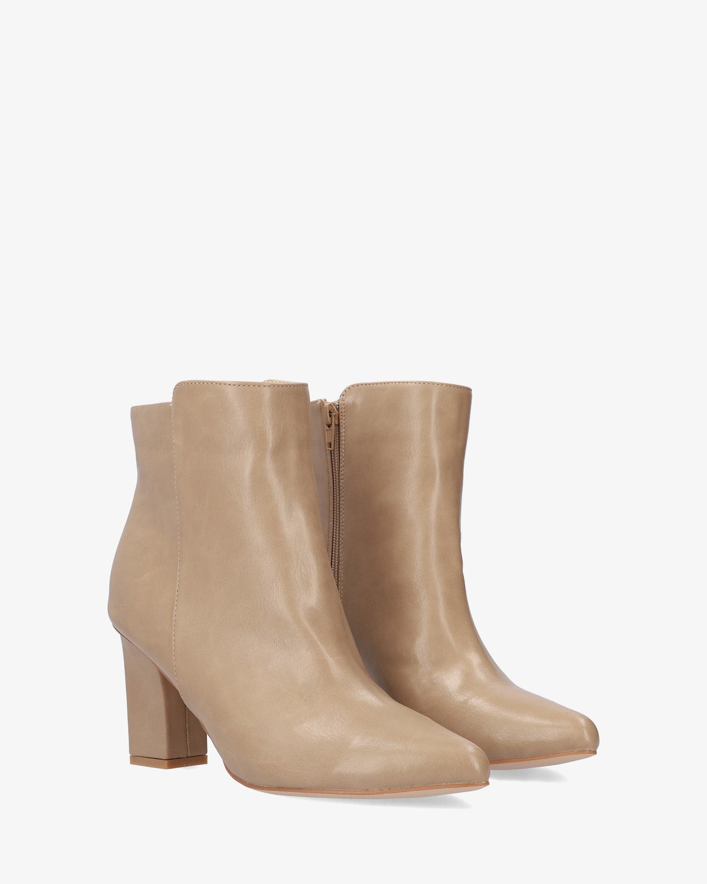 Botín tacón en soft beige