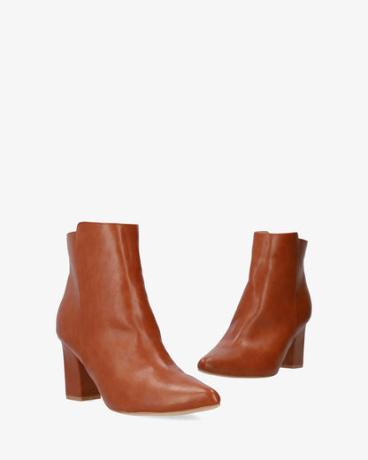 Botín tacón en soft marrón