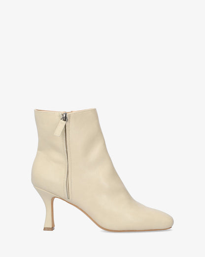 Boot in soft cream