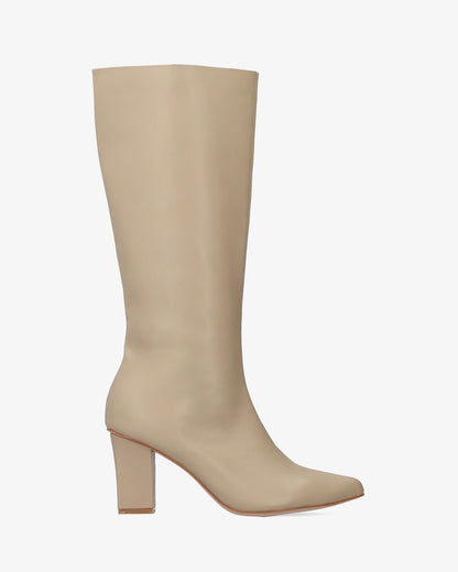 Heeled boot in soft beige