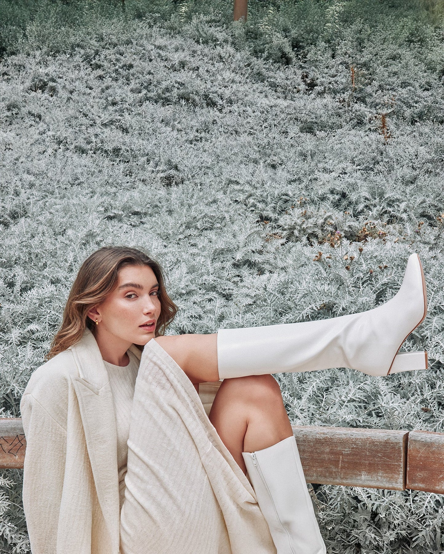 Heeled boot in soft beige