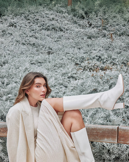 Heeled boot in soft beige