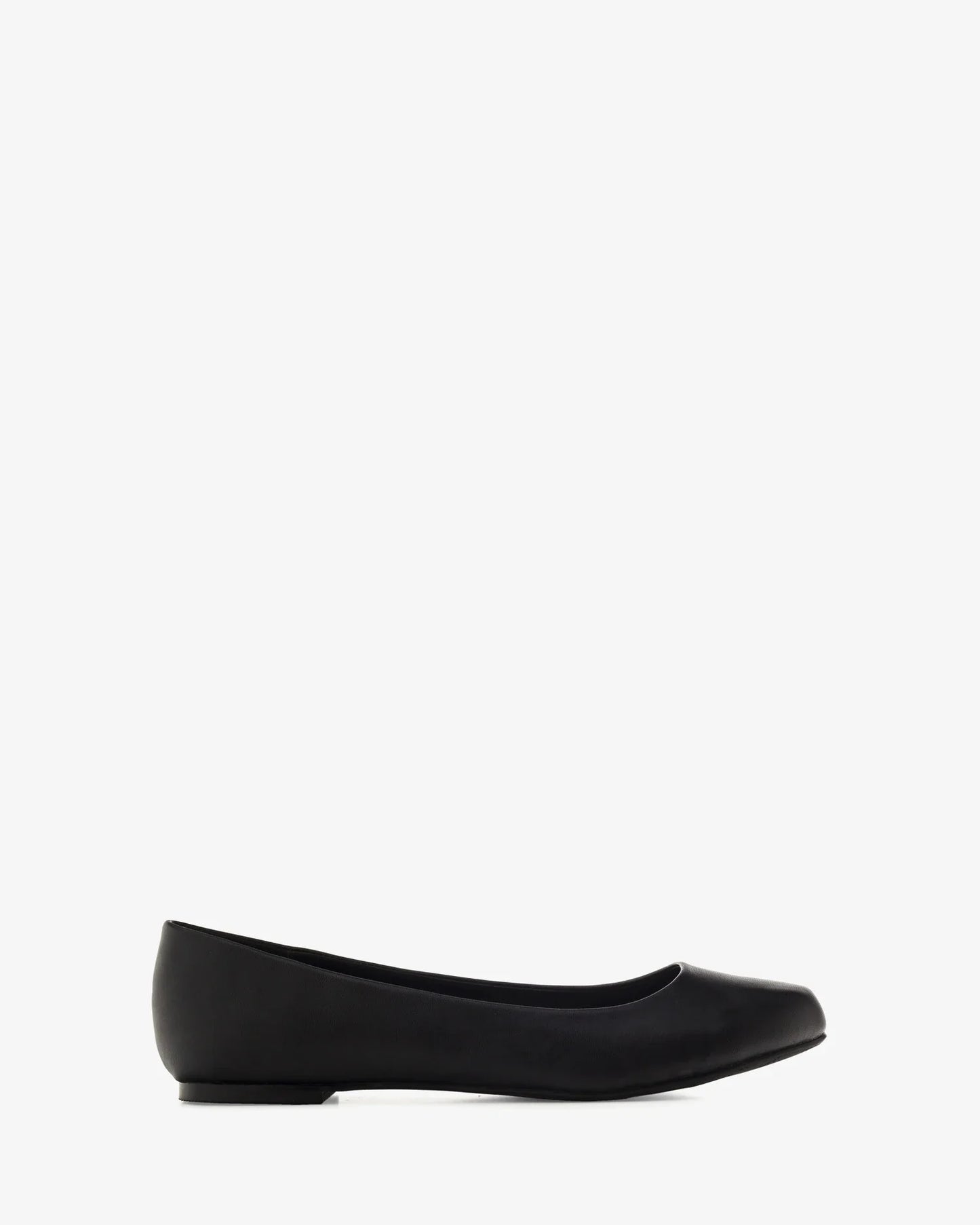 Classic ballet flats in soft black