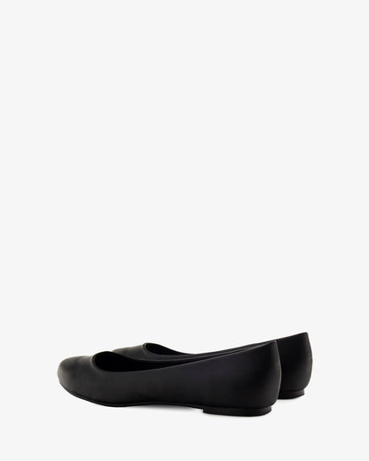 Classic ballet flats in soft black