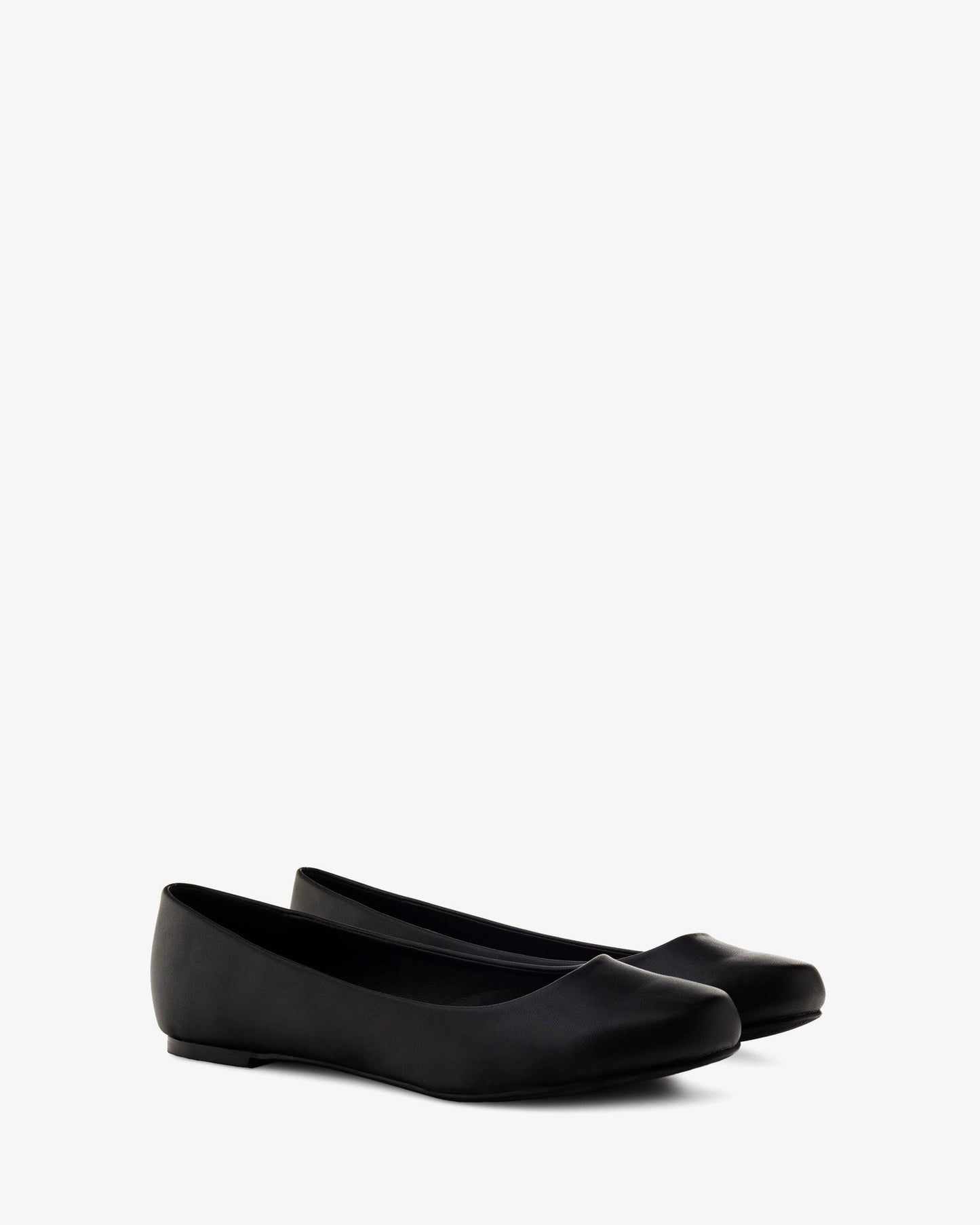 Classic ballet flats in soft black
