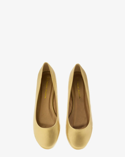 Classic ballet flats in soft gold