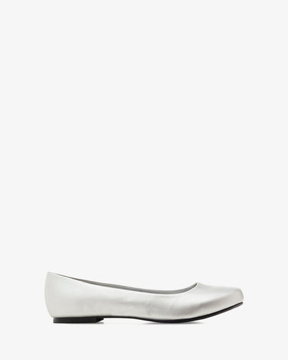 Classic ballet flats in soft silver