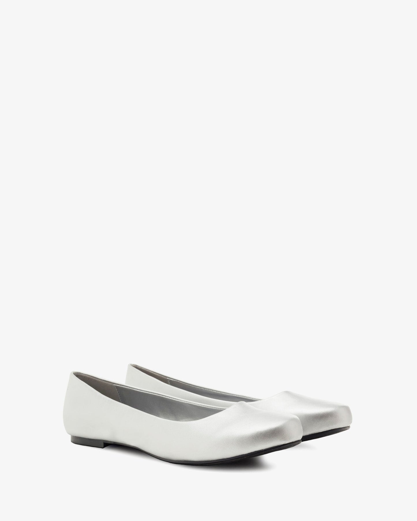Classic ballet flats in soft silver
