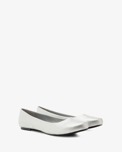 Classic ballet flats in soft silver