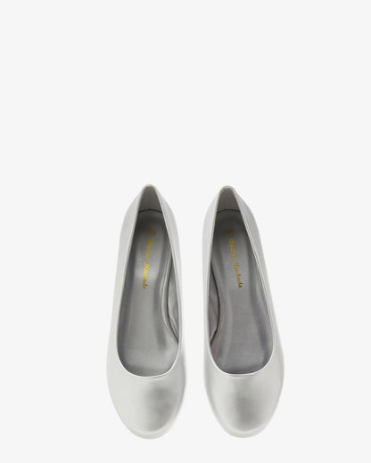 Classic ballet flats in soft silver