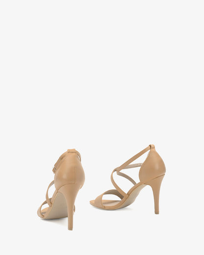 Soft heeled sandal with makeup