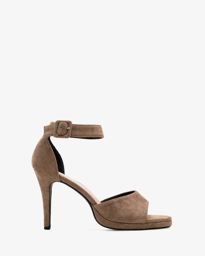 Sandalias en símil ante de color tierra