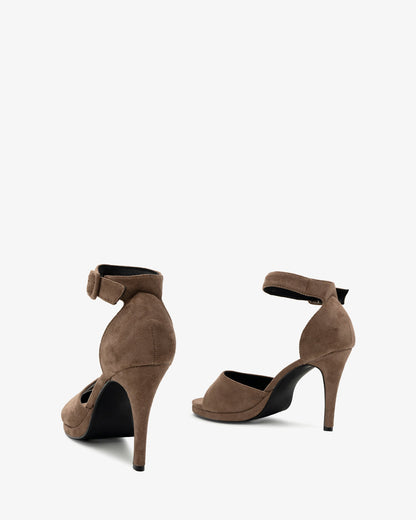 Sandalias en símil ante de color tierra