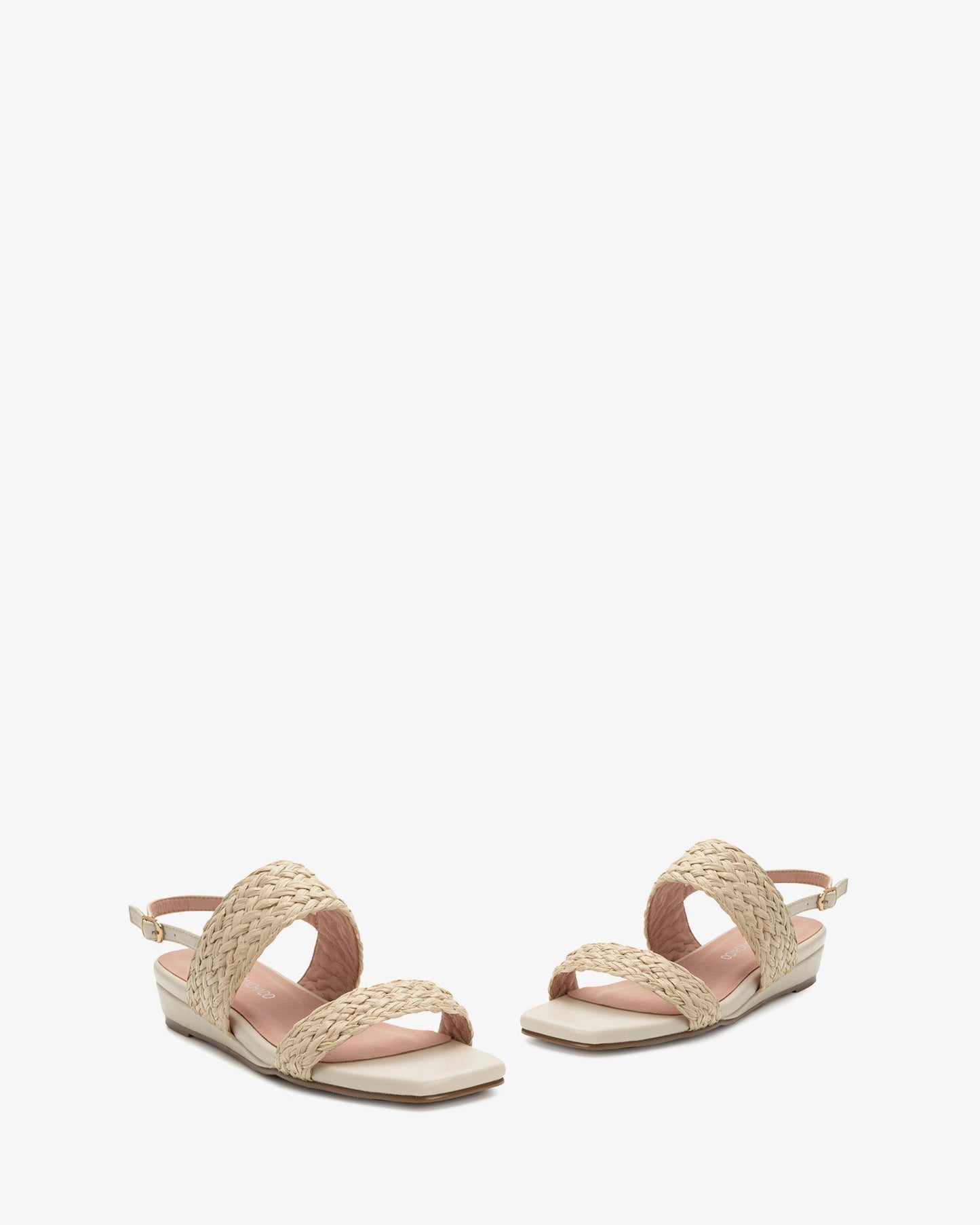 Sandalia trenzada en soft beige