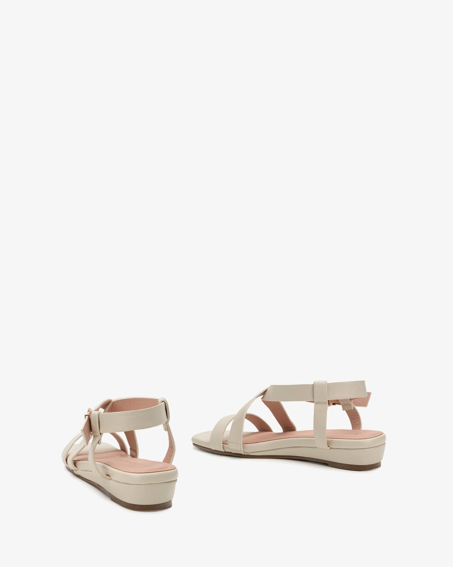 Sandalia tipo romana en soft beige