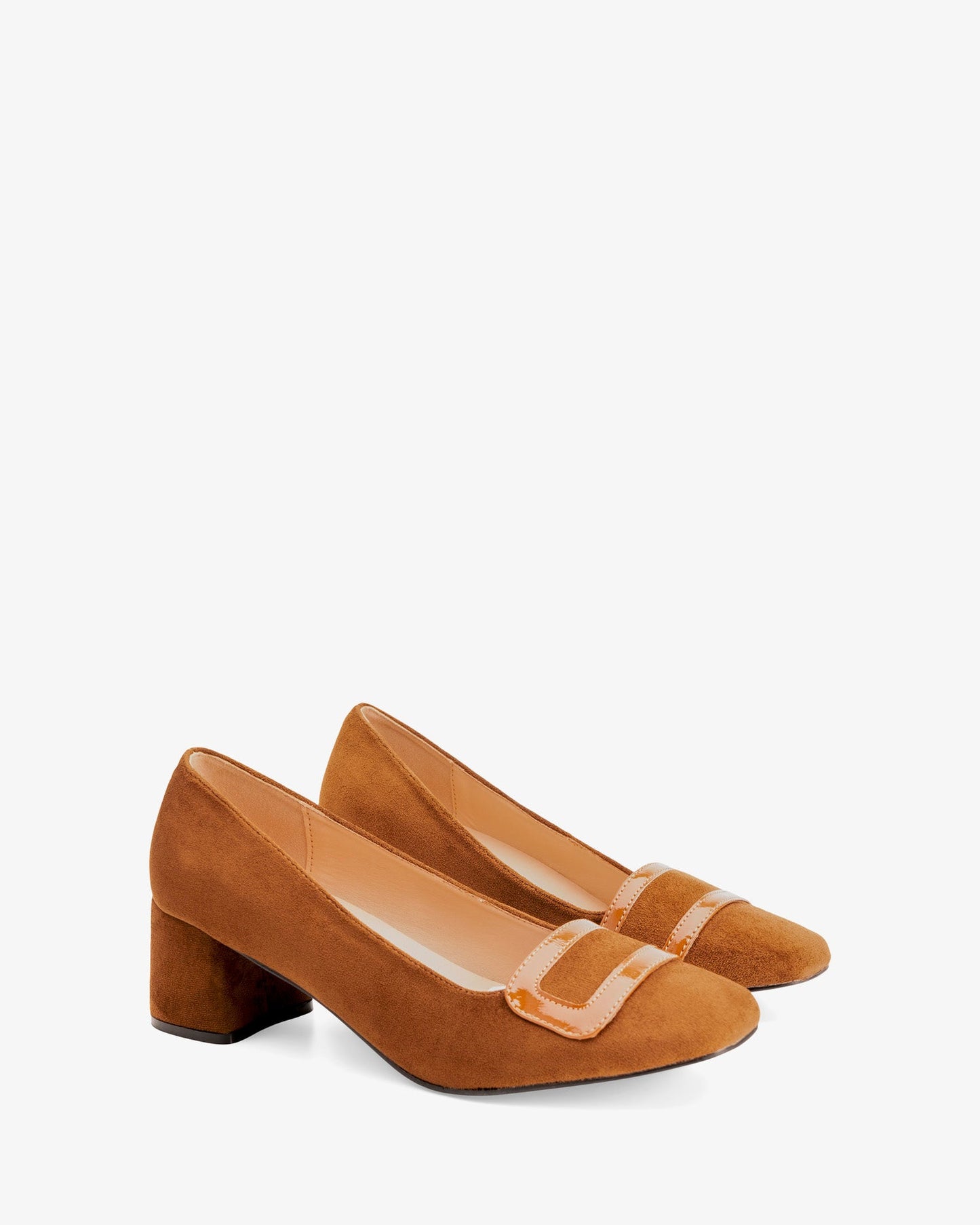 Zapato tacón en ante camel