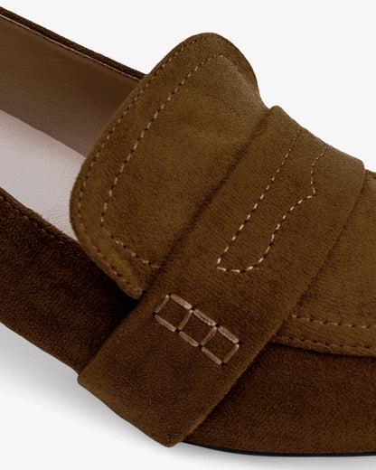 Mocasín tacón ante camel