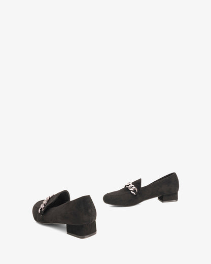 Mocasín ante negro eslabones