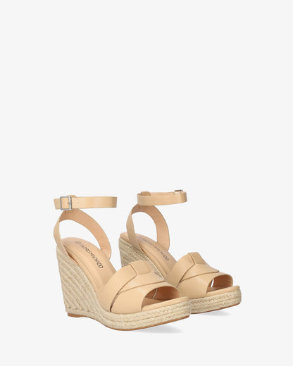 Alpargata en soft beige con cuña en yute