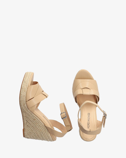 Alpargata en soft beige con cuña en yute