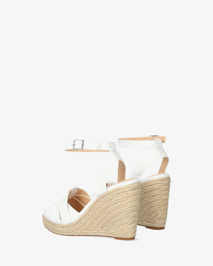 Alpargata en soft blanco con cuña en yute