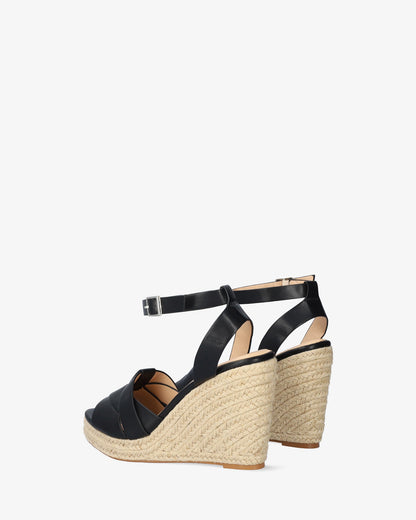 Alpargata en soft negro con cuña en yute